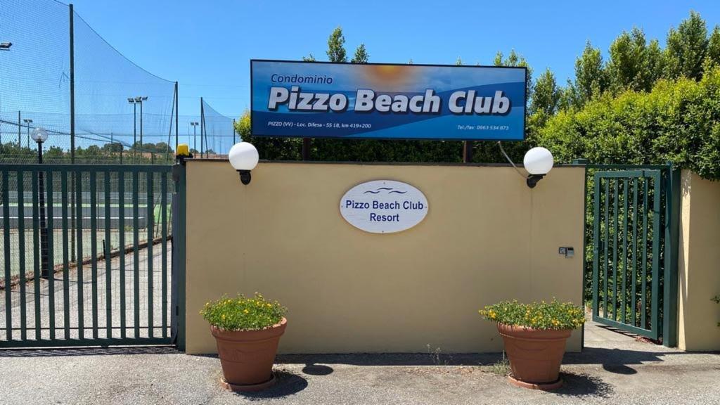 Pizzo Beach Club. One Bedroom Apt 13G Exterior photo